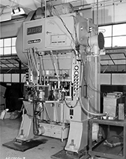 Primera prensa para la fabricación de tapas de latas